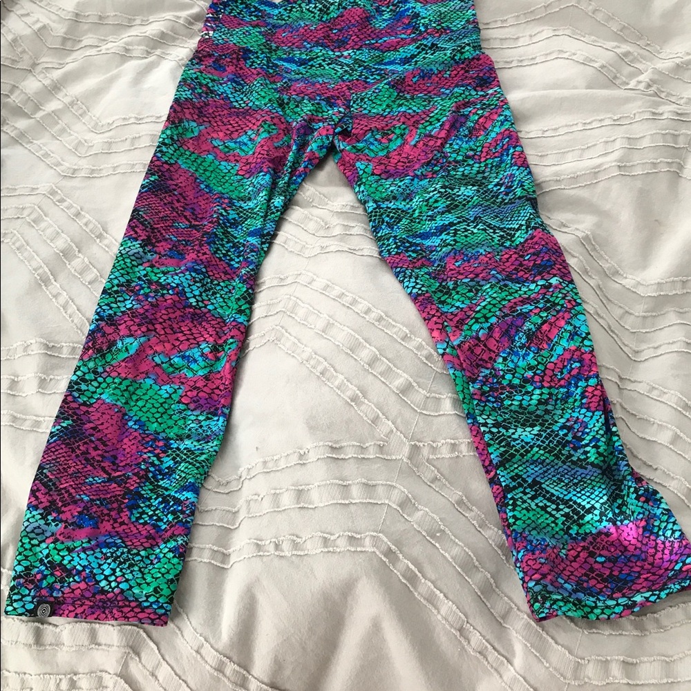 Onzie Yoga Cropped Leggings- Fun print!