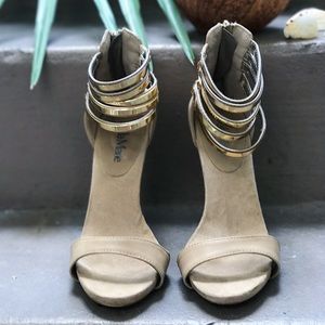 Heels nude/beige women's size 6 gold strap sandals