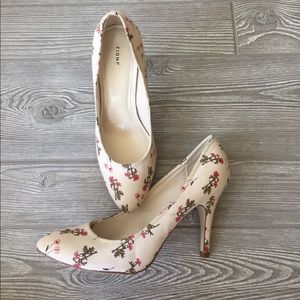 FIONI floral shoes. Size 8.5.