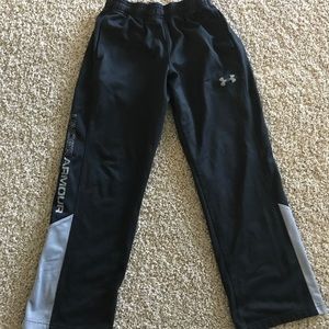 Boys Under Armour activity pants size medium