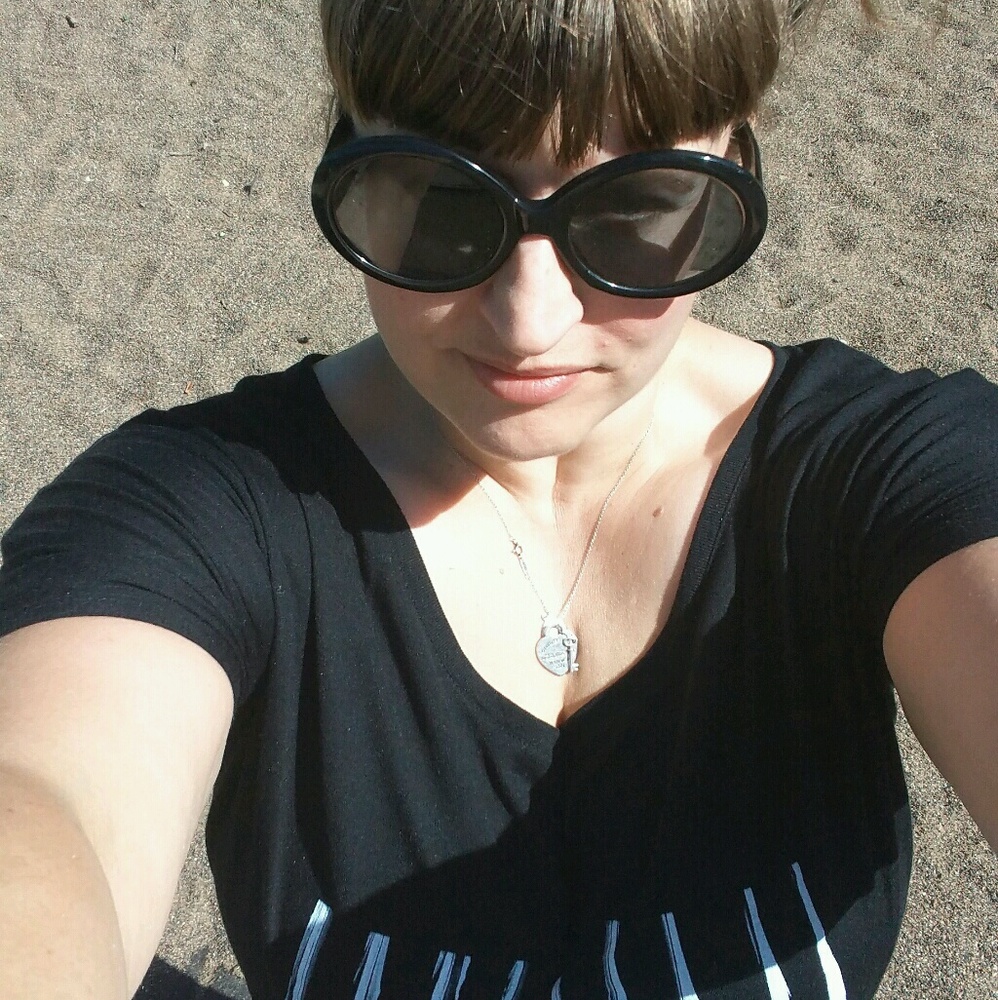 Meet your Posher, Holly