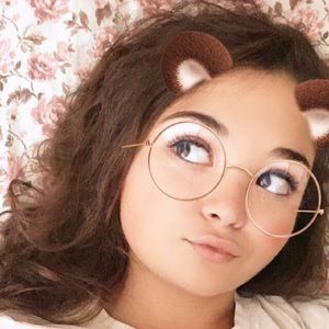 Meet your Posher, Lara