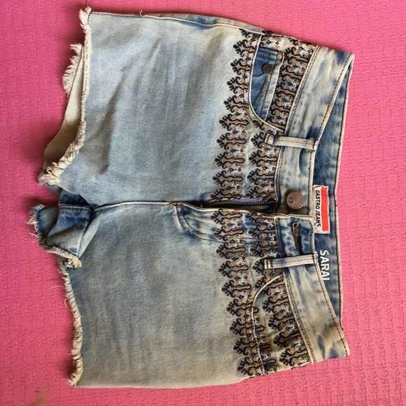 Embroidered high waisted shorts - Picture 1 of 3