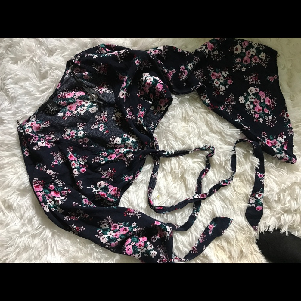 Forever 21 lace front crop top with flowy sleeve