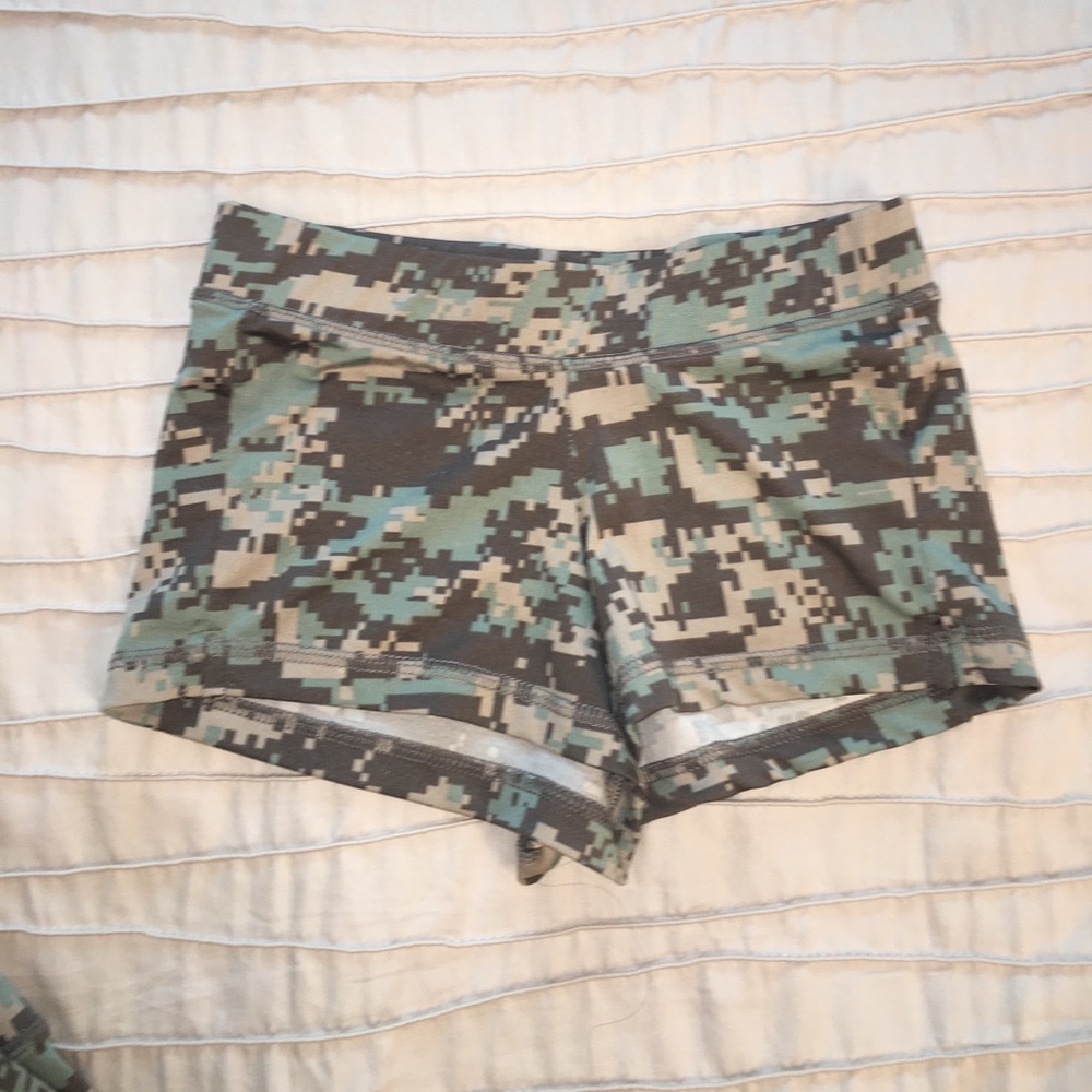 Hooters costume Halloween camo