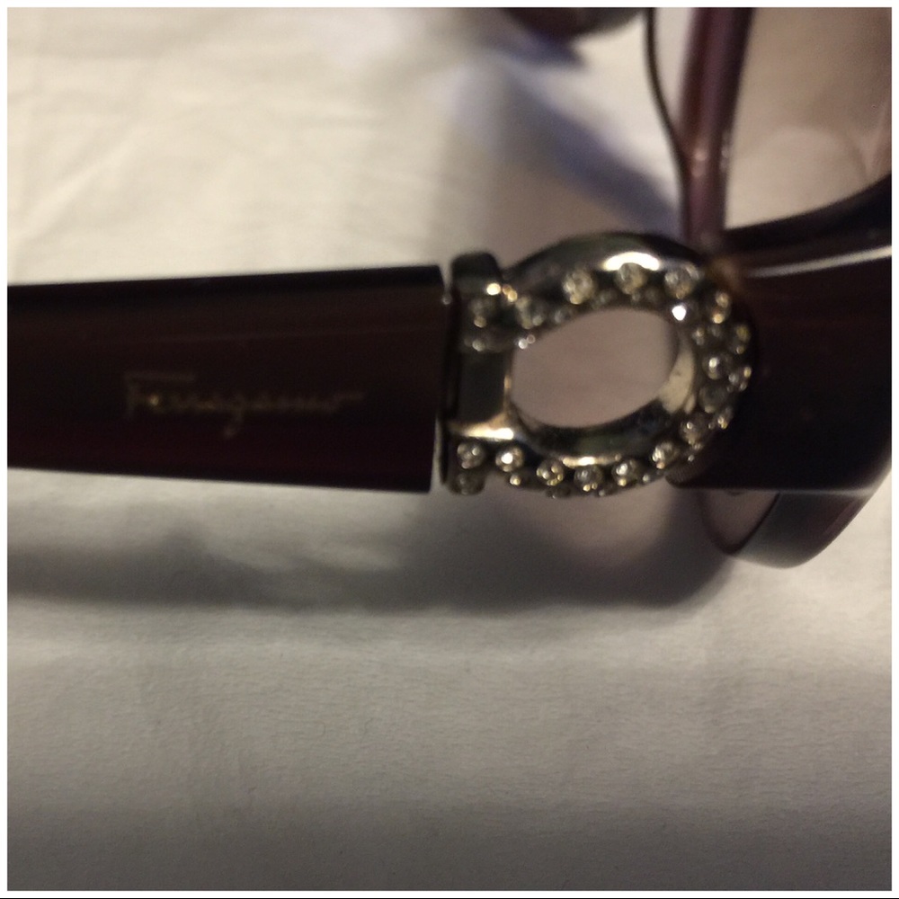 Salvatore Ferragamo Sunglasses. - Picture 4 of 7