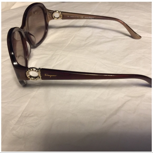 Salvatore Ferragamo Sunglasses. - Picture 2 of 7