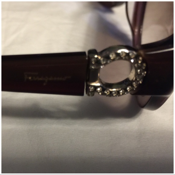Salvatore Ferragamo Sunglasses. - Picture 4 of 7