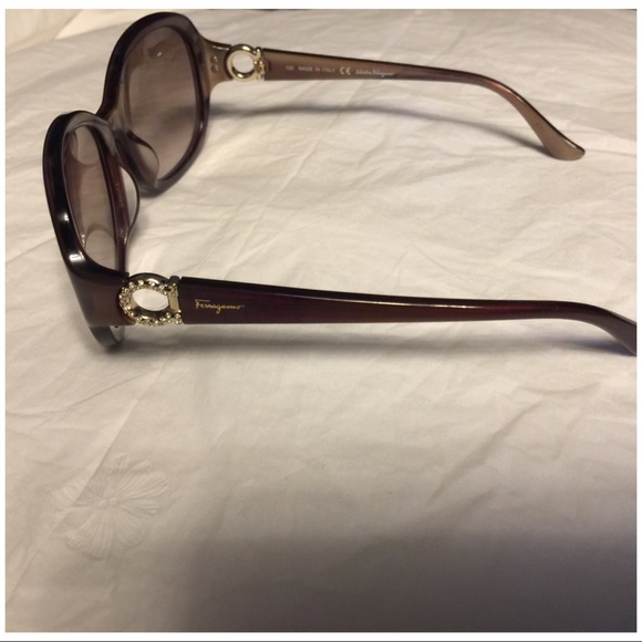 Salvatore Ferragamo Sunglasses. - Picture 5 of 7