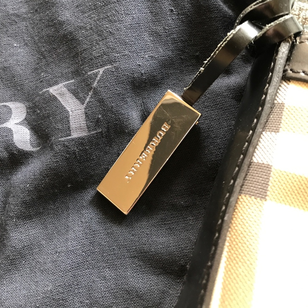 Burberry purse - Picture 2 of 8