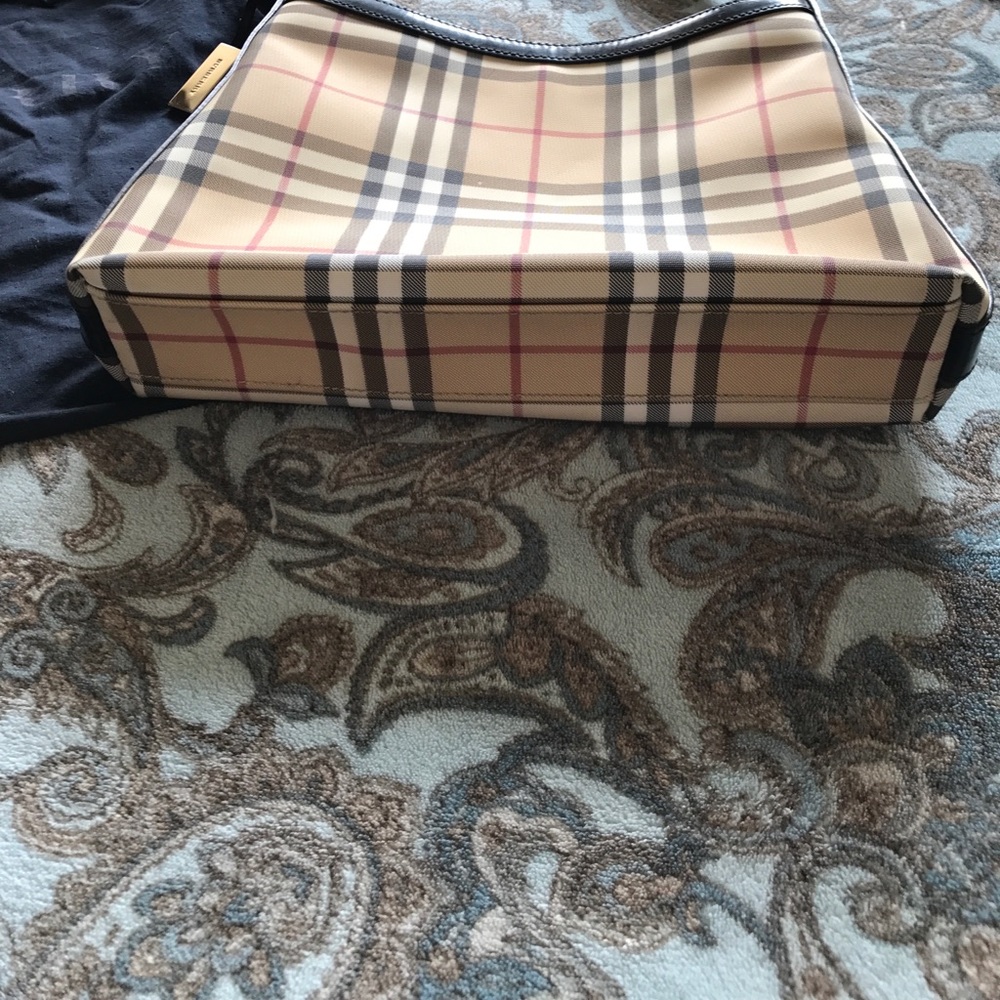 Burberry purse - Picture 3 of 8