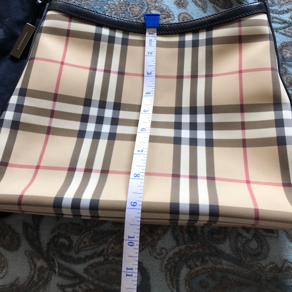 Burberry purse - Picture 4 of 8
