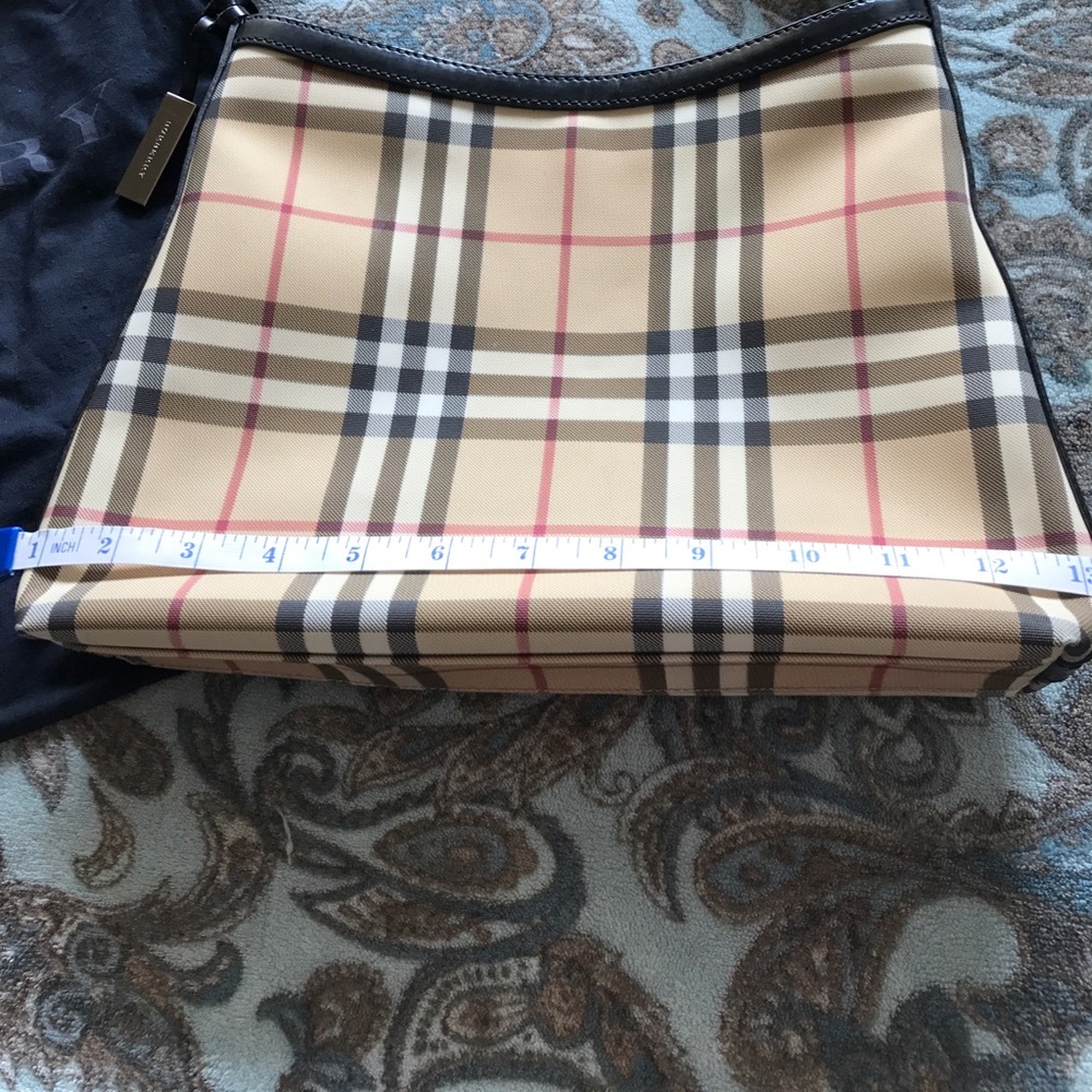 Burberry purse - Picture 5 of 8