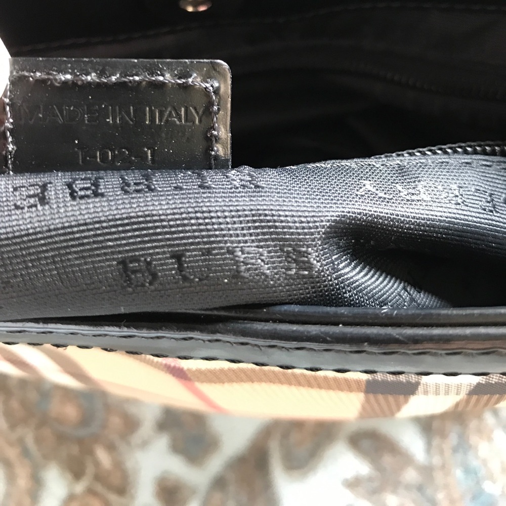 Burberry purse - Picture 7 of 8