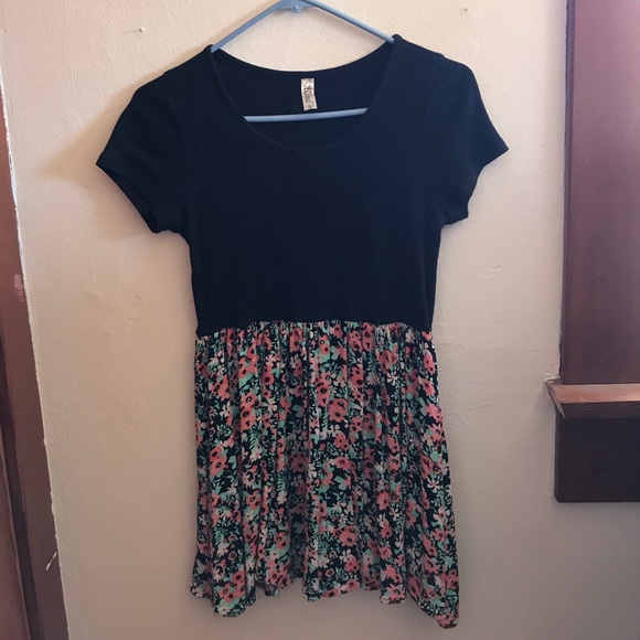 Black and floral dress - Picture 1 of 2