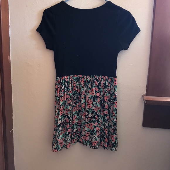 Black and floral dress - Picture 2 of 2