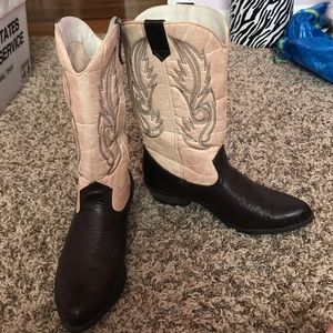 Coconuts Size 8 cowboy boots