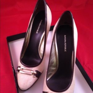Banana Republic Pauline Pump Heels Size 8.5 Banana Republic Pauline Pump Heels Size 8.5