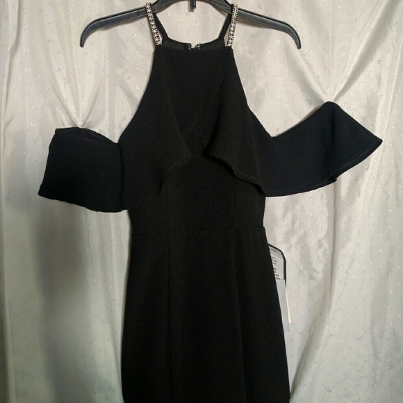 Host Pick ❤ Cold shoulder Little Black Dress - Picture 4 of 6