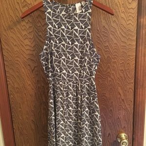 •black & white sleeveless dress•