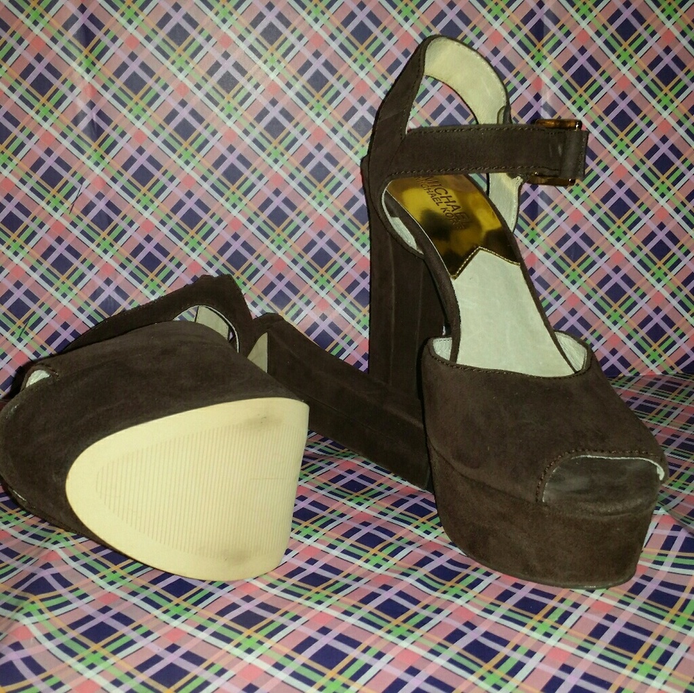 Heels - Picture 2 of 2