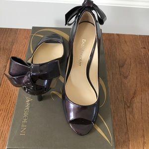 Size 4M  purple patent leather heels