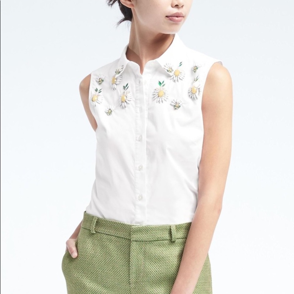 💥HostPick💥BR Riley Fit Embellished Top NWT Sz 8