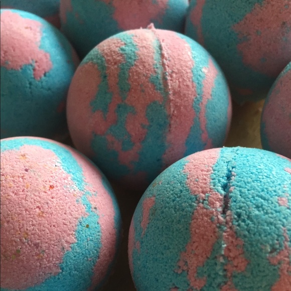 Cotton candy bath bomb - Picture 2 of 2