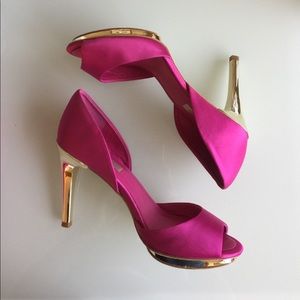 Bcbgmaxazria bcbg fuchsia and gold high heels