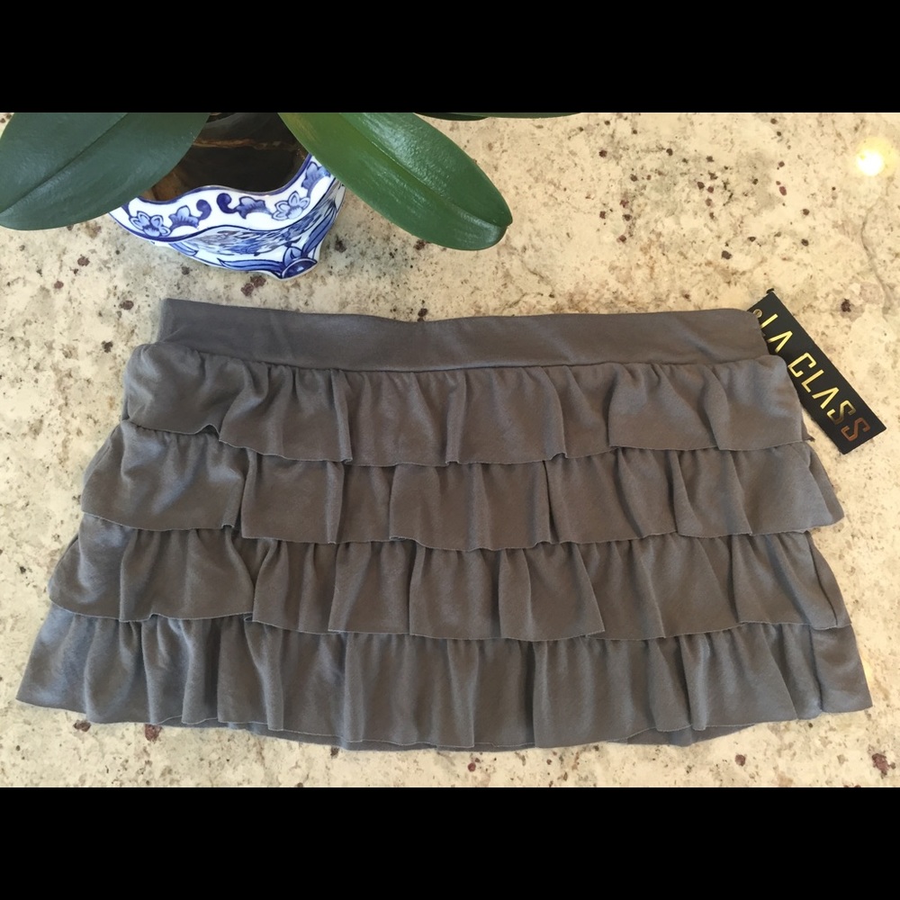 Sexy, Sassy Layered Mini Skirt. 💋❤️👡🎒