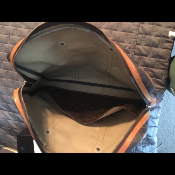 Louis Vuitton Bag. Authentic - Picture 4 of 4