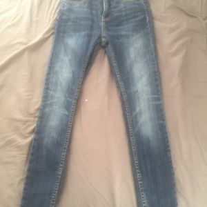 URBAN OUTFITTERS HIGH-RISE JEANS