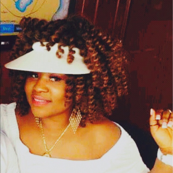 Meet your Posher, Tesa - Picture 1 of 1