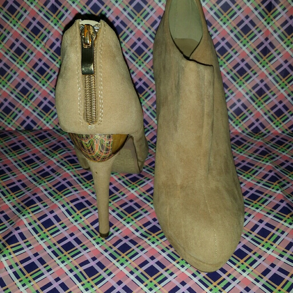 Heels - Picture 3 of 3