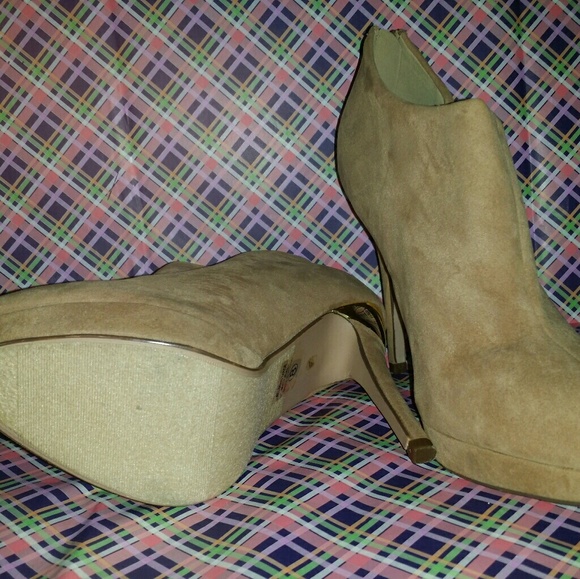 Heels - Picture 2 of 3
