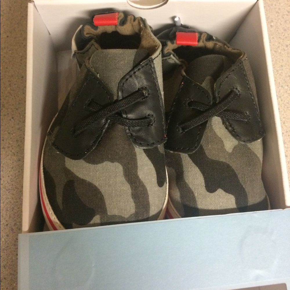 NIB Robeez Soft Soles Camo Shoes