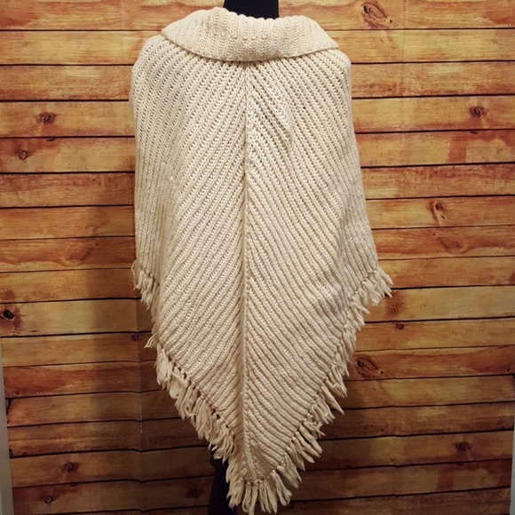 Knit Poncho - Picture 5 of 7