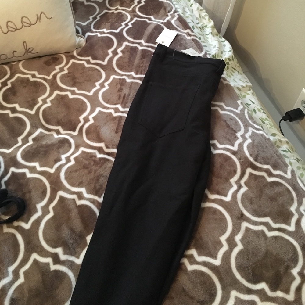 Black stretchy skinny cut pants