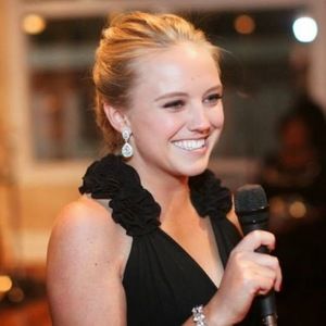 Meet your Posher, Caitlin