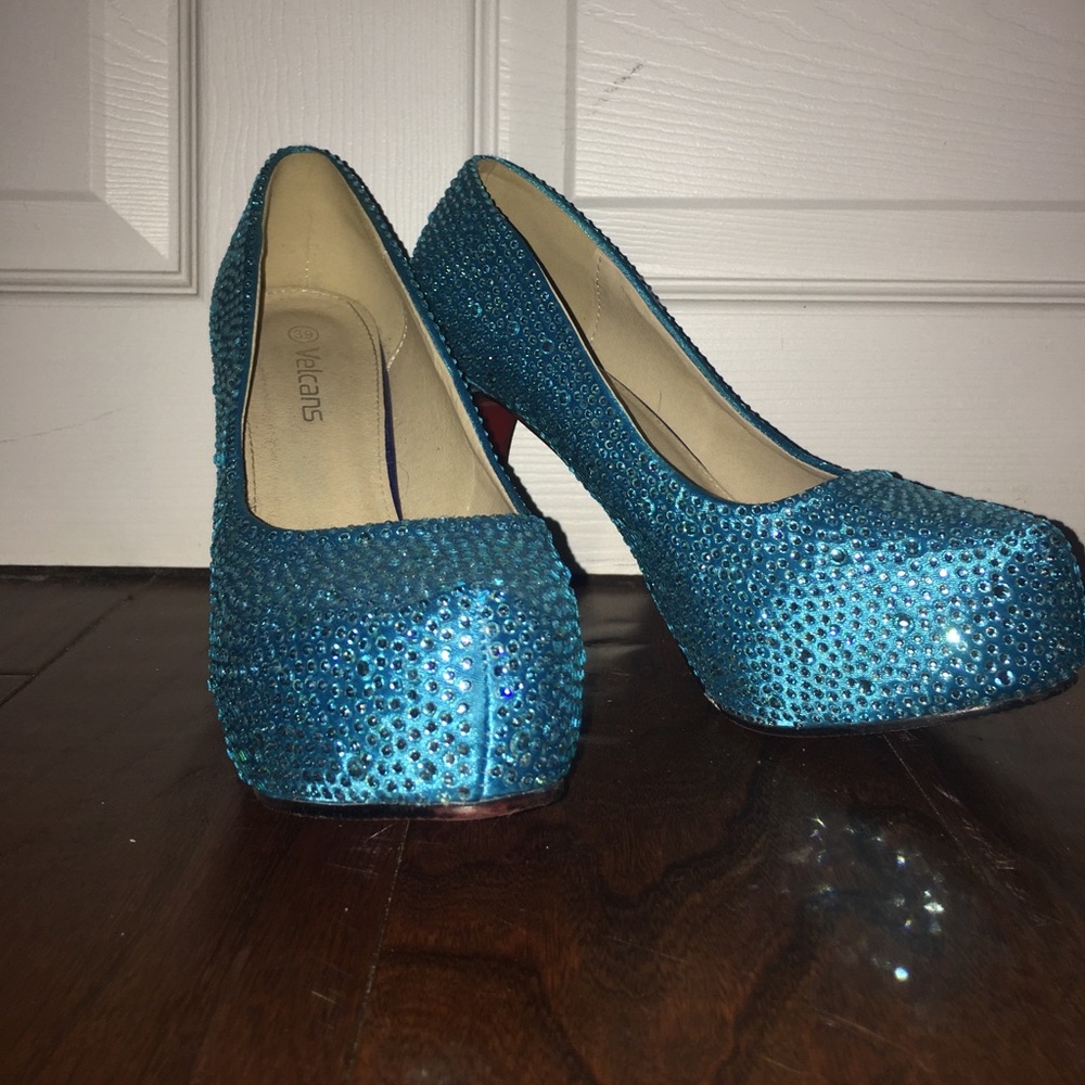 Sparkly Tiffany blue heels!!