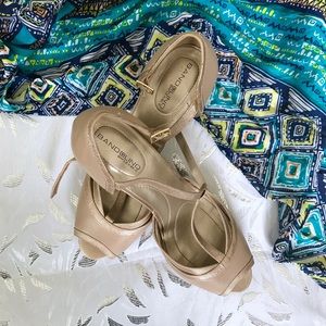 Bandolino Pearly Nude T-strap peep toes