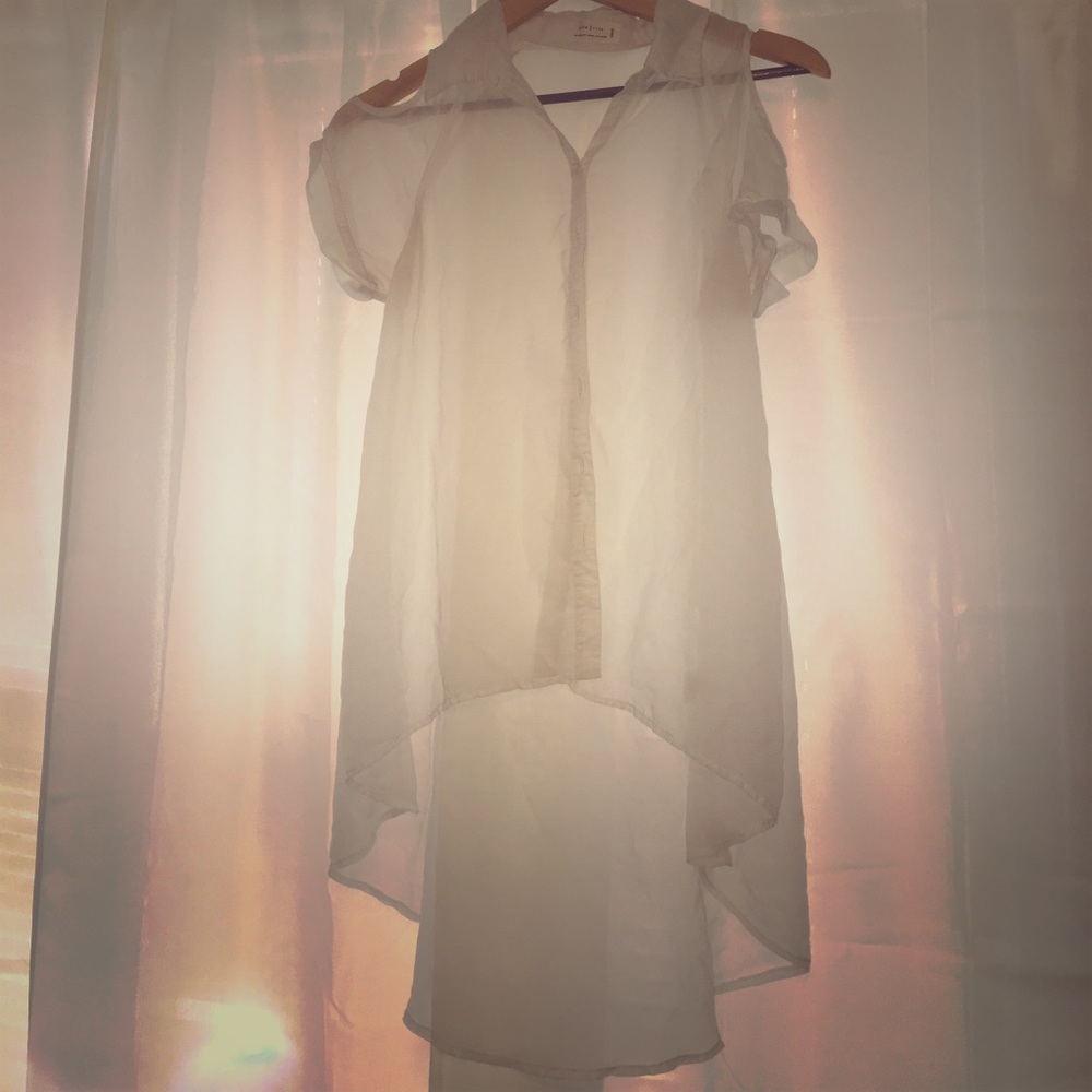 Long featherweight cold shoulder button up 😍