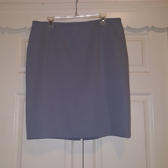 Gray skirt suite - Picture 2 of 3