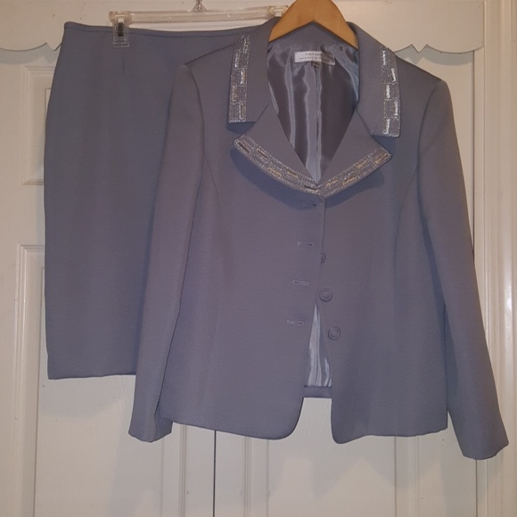 Gray skirt suite - Picture 3 of 3