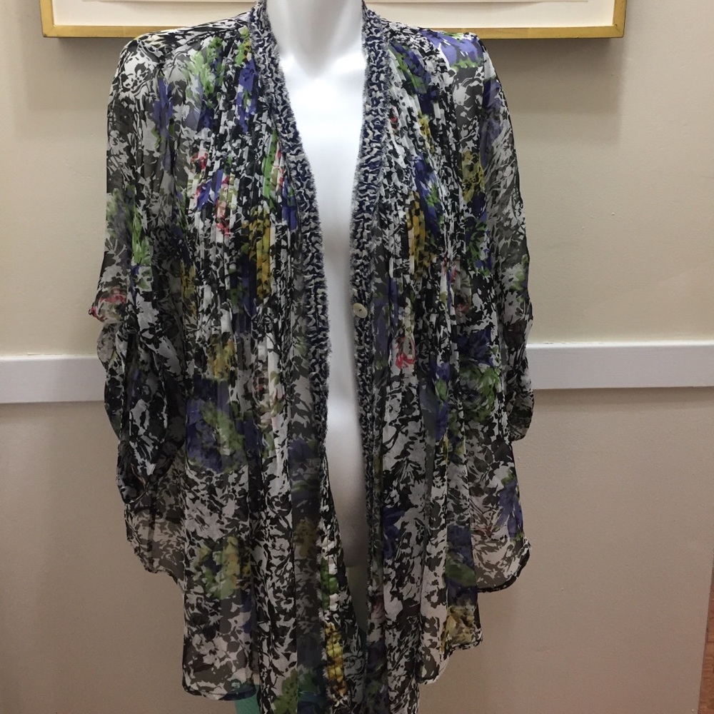 Elizabeth and James Tokyo top