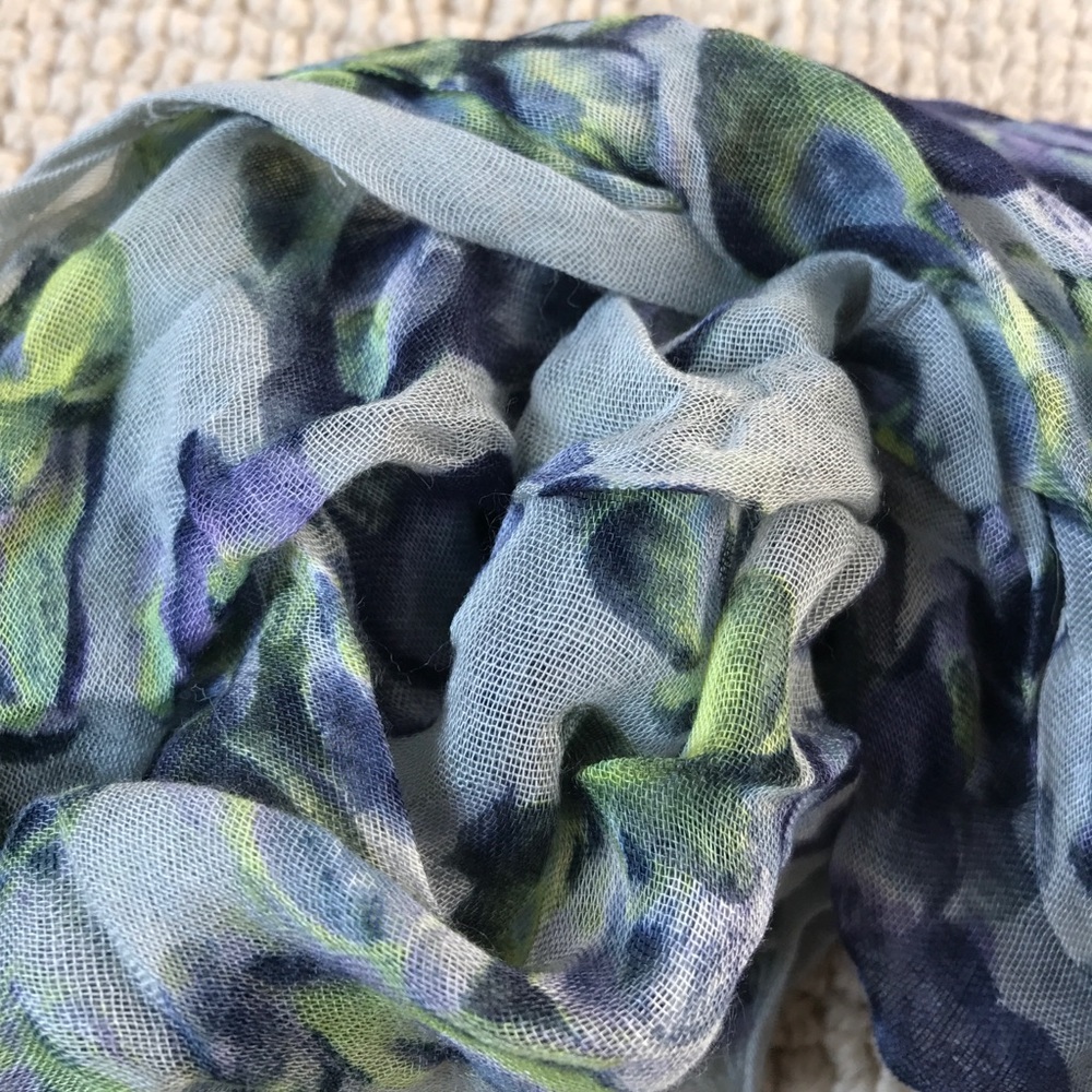 NWOT BCBGMaxAzaria Scarf