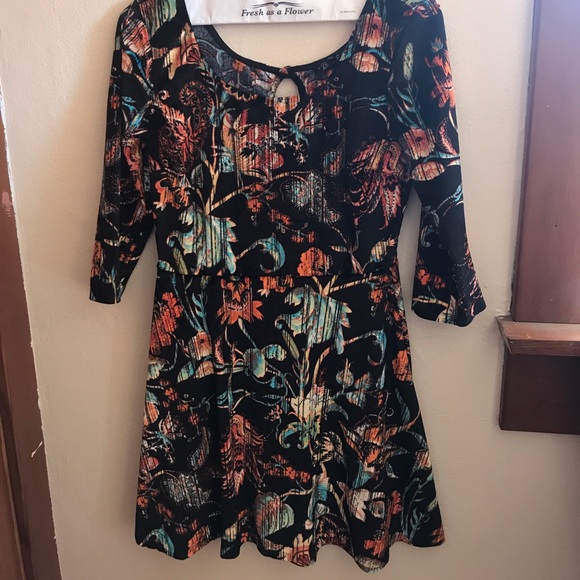 Dress - Picture 1 of 1