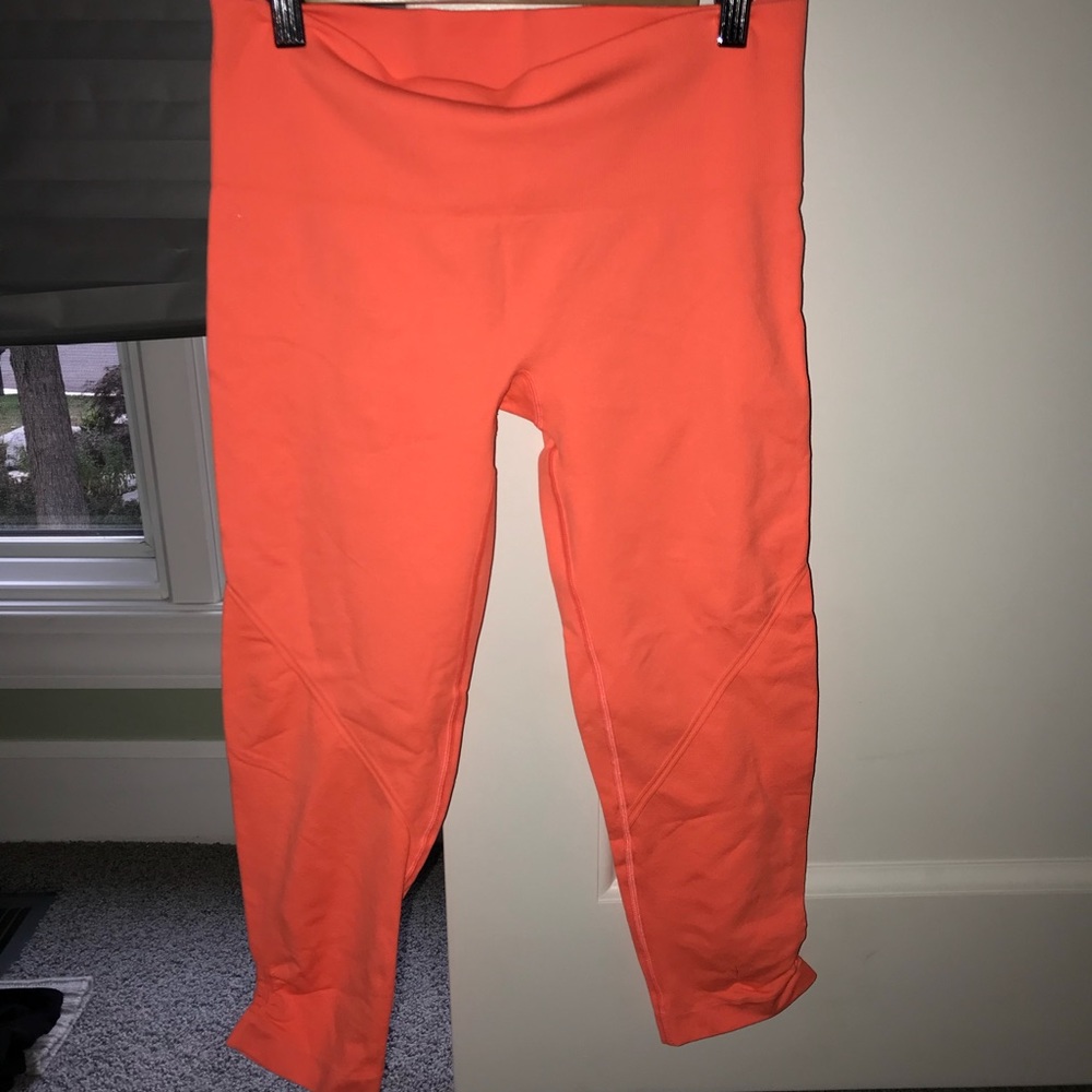 Cropped work out pants by Lulu Lemon
