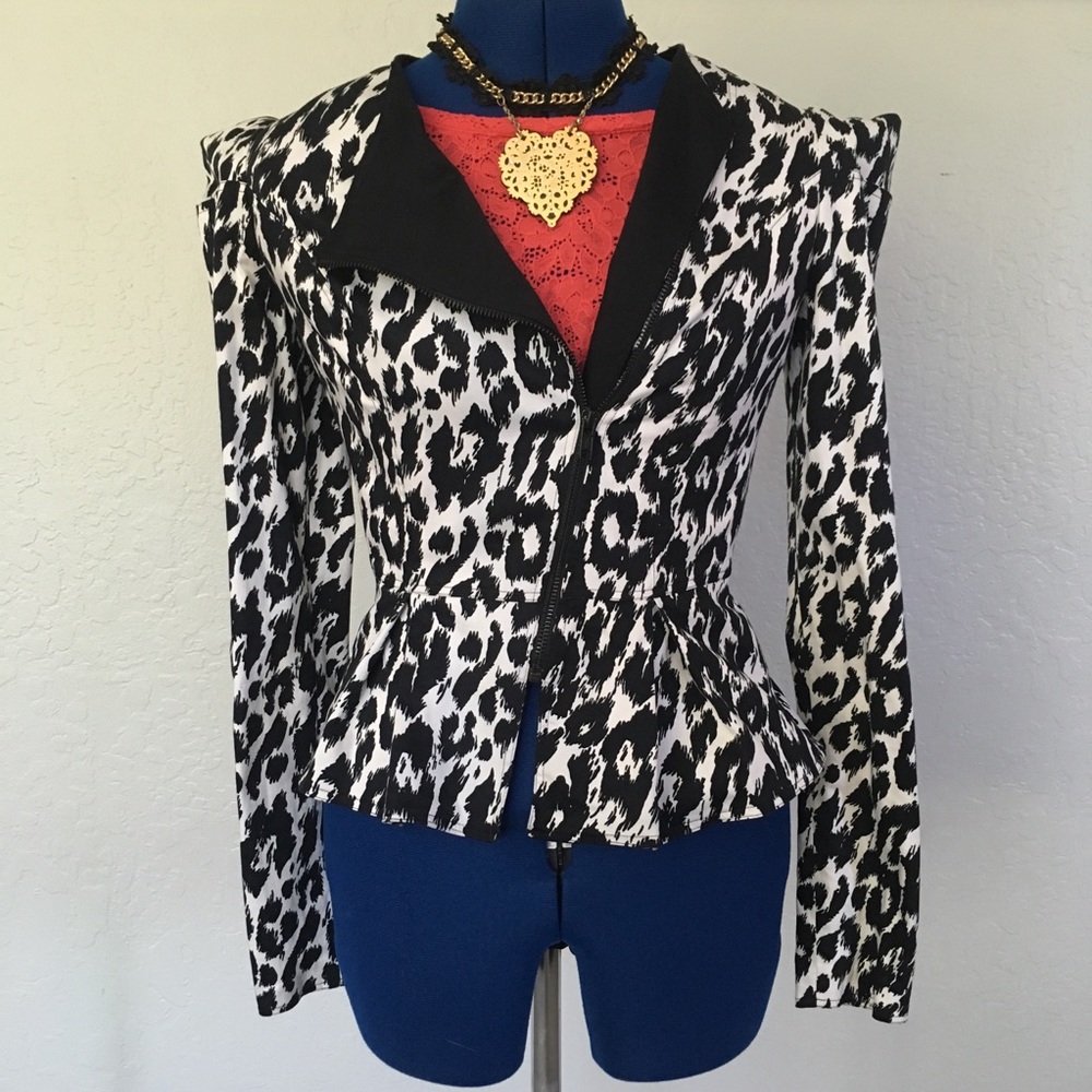 🎀Betsey Johnson peplum jacket