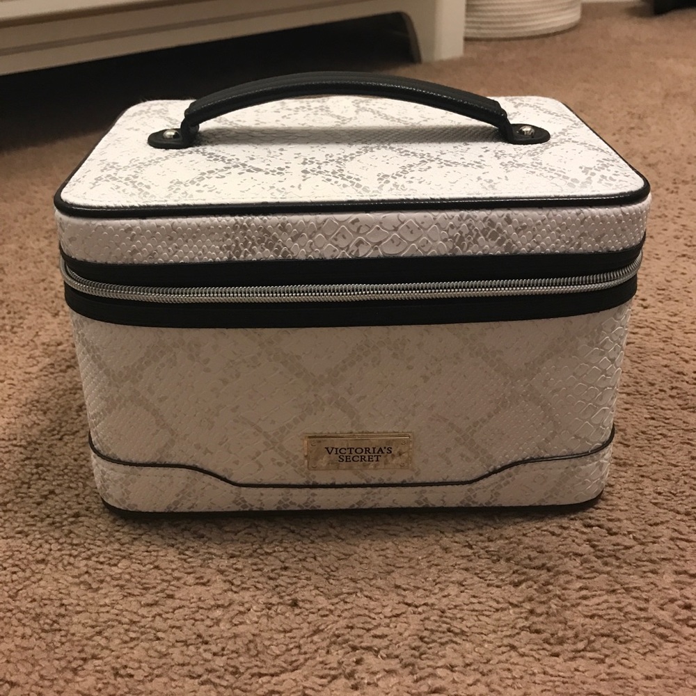 Cosmetic case